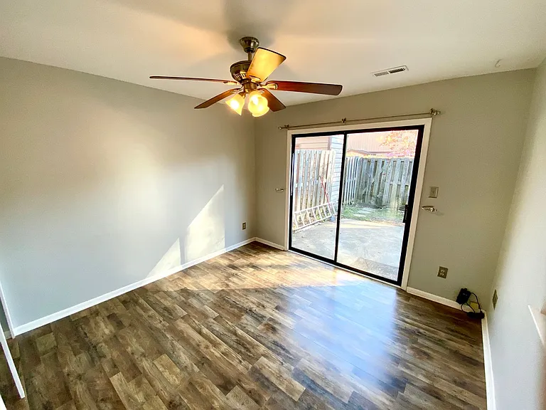 1116 N Green Dr — Photo 8