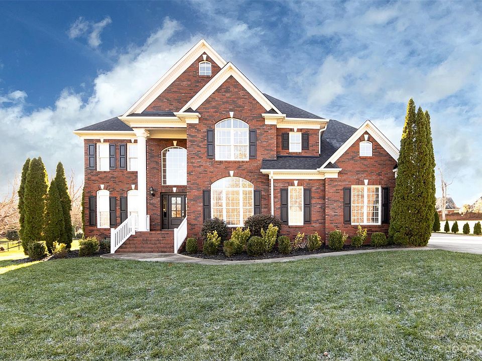 1st image of 2590 Ashbourne Dr