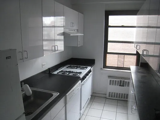 Rented by City Connections Realty | media 3