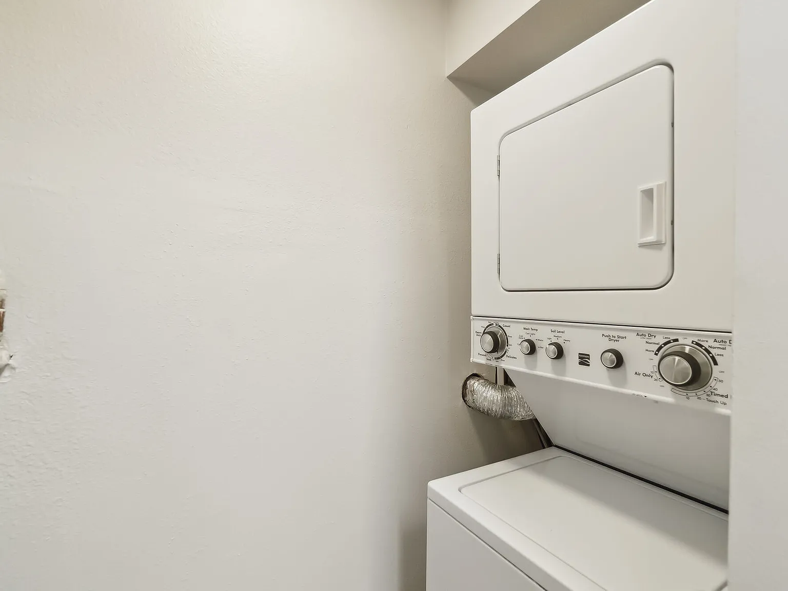 Spinnaker Apartments — Photo 4