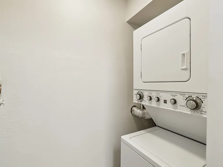 Spinnaker Apartments — Photo 4