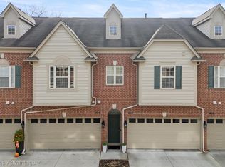 39522 Rockcrest Ln, Northville, MI 48168