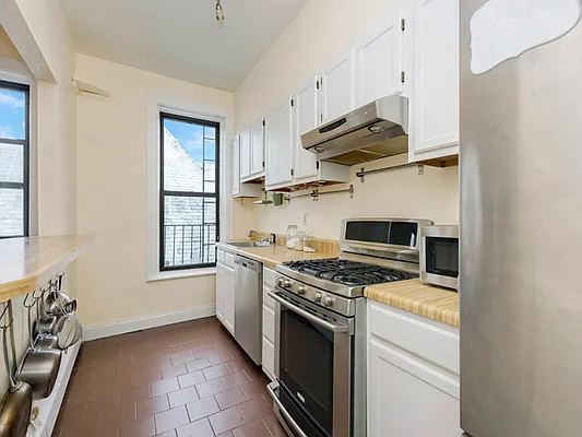 Sold by Compass | media 19