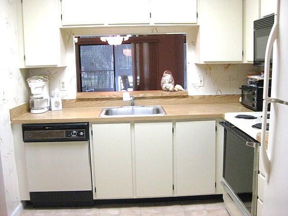 5th image of 7300 Amberly Ln APT 203