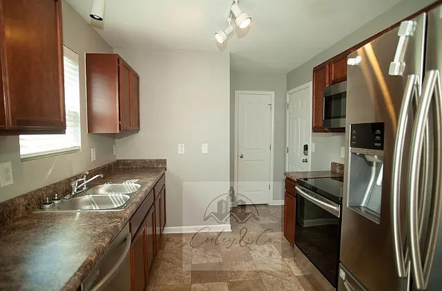 35 Michelle Court - 1 — Photo 4
