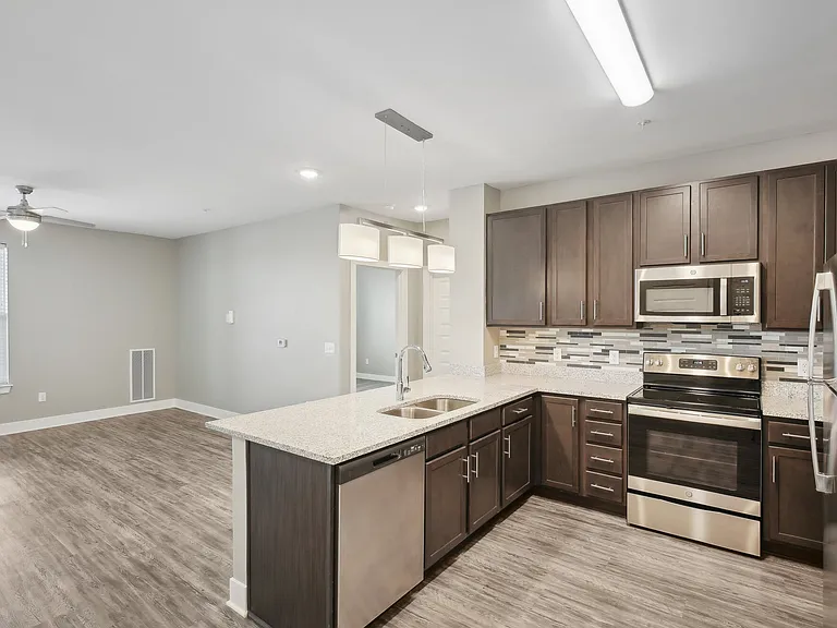 Bonavia Luxury Apartments — Photo 39
