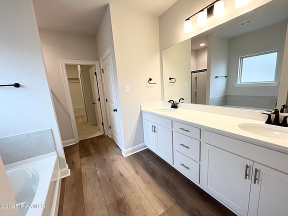 4th image of 107 Bejeweled Ave