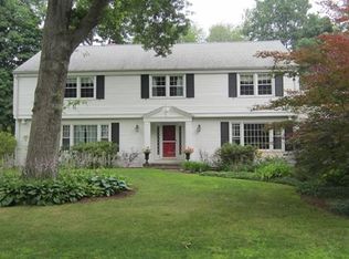 18 Juniper Ln, West Hartford, CT 06117