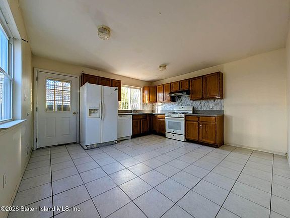 4th image of 204 Mosel Ave