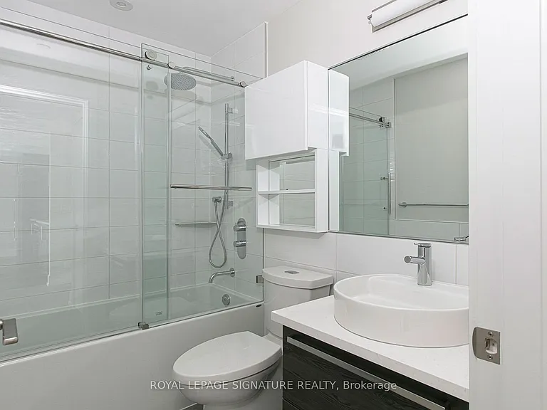 11 Walmer Rd #604 — Photo 3