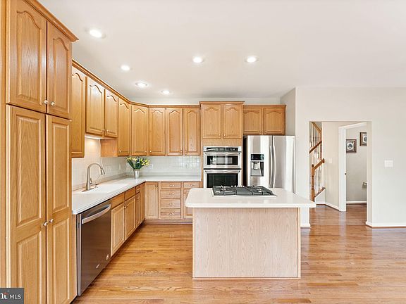 5th image of 21546 Trowbridge Sq