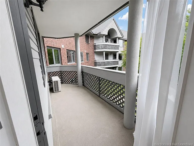 191 Queen St #206 — Photo 22