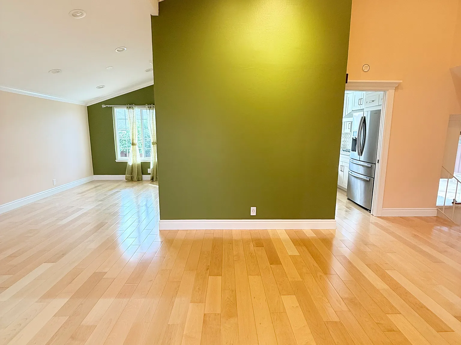 4 bed, 1964 sqft, $5,800 — Photo 3