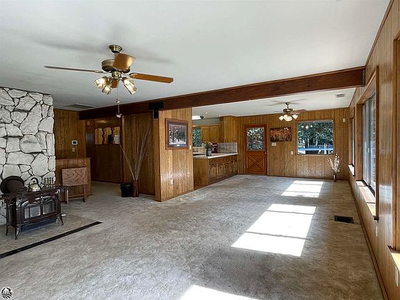 5th image of 19120 Huron Dr