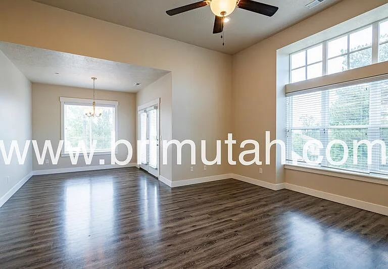 4645 S Locust Ln #10 — Photo 2