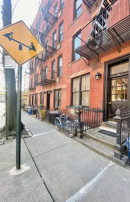 Rented by CMV Realty Inc. | media 9