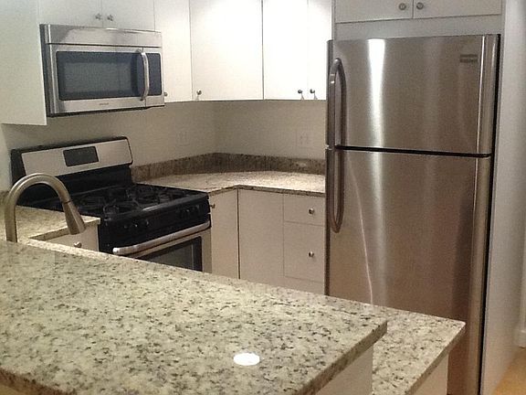 4th image of 2215 W Shakespeare Ave #G