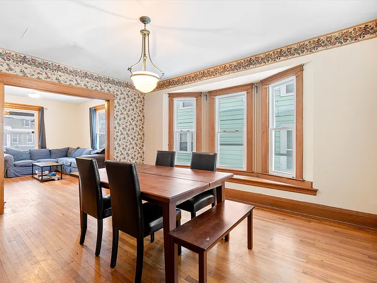 925 Westcott St — Photo 11