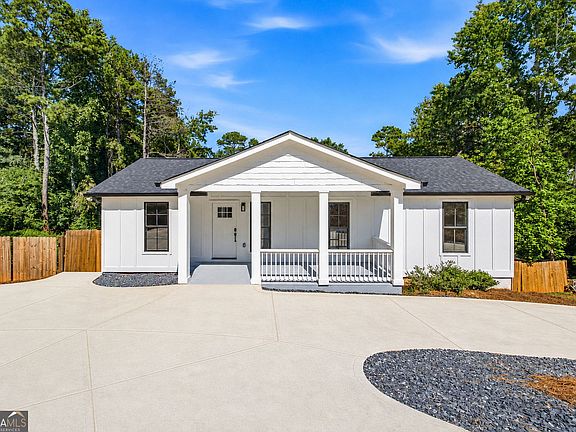 4th image of 5875 Maple Creek Dr