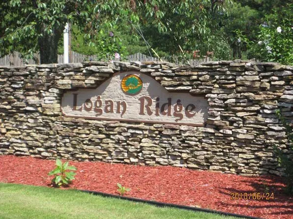 240 Valley Ridge Dr, Carrollton, GA 30116