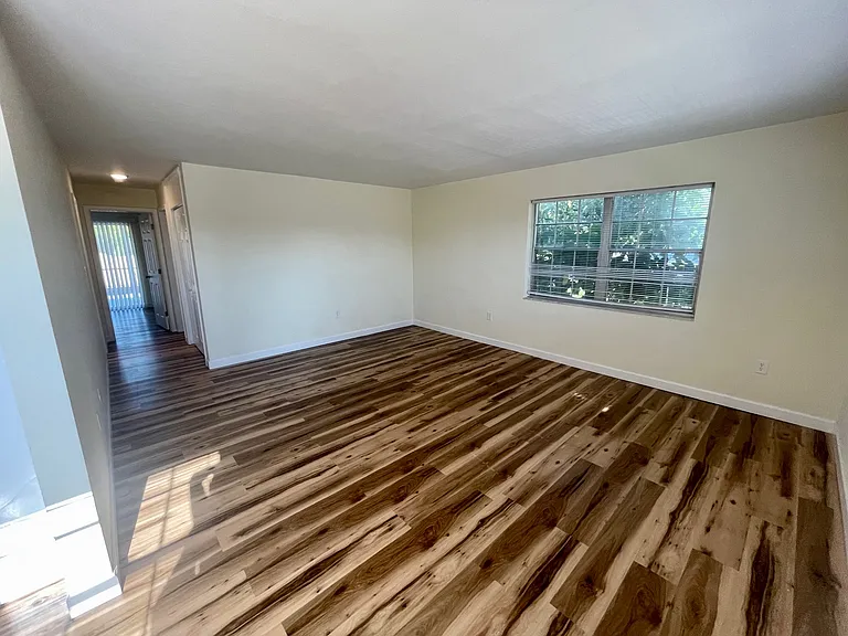300 Gunn Ave #6 — Photo 4