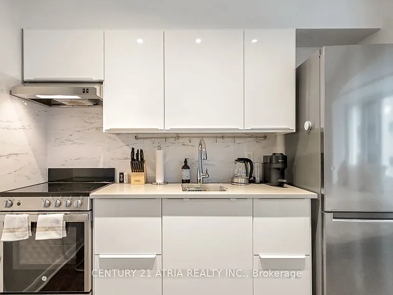 210 Victoria St #807 — Photo 9