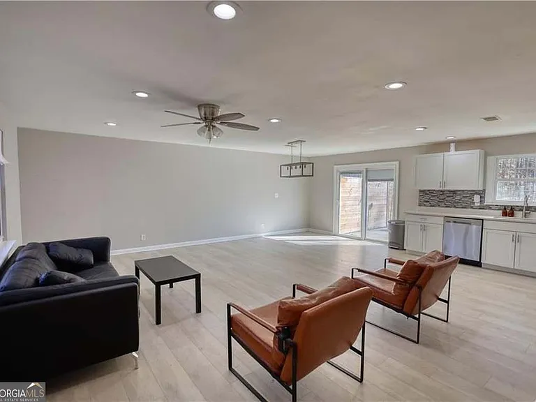 115 Hollybrook Rd — Photo 2
