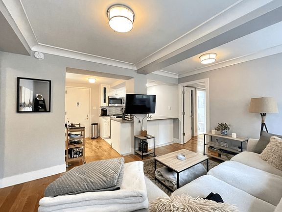 4th image of 752 W End Ave APT 12D