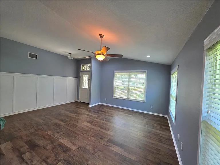 806 Lesa Glen Pl — Photo 2