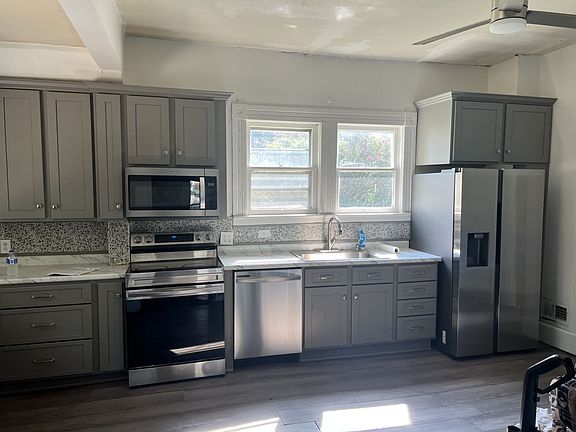 3rd image of 205 E Idalia Rd