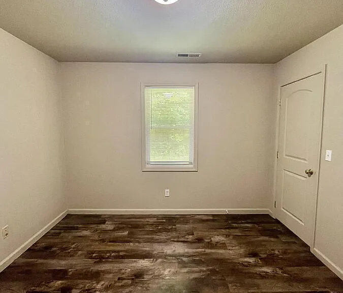 44 N Meyers Ave — Photo 15