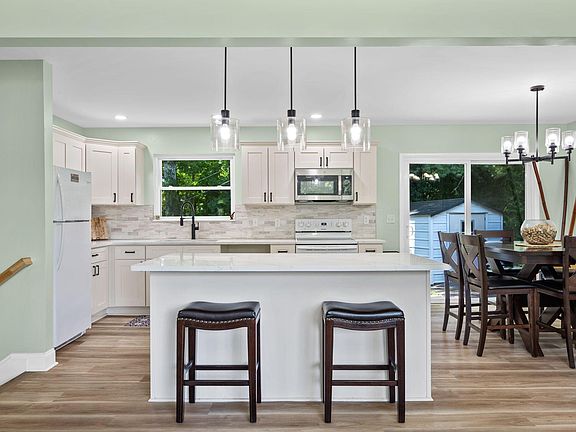 3rd image of 3802 Highland Cir