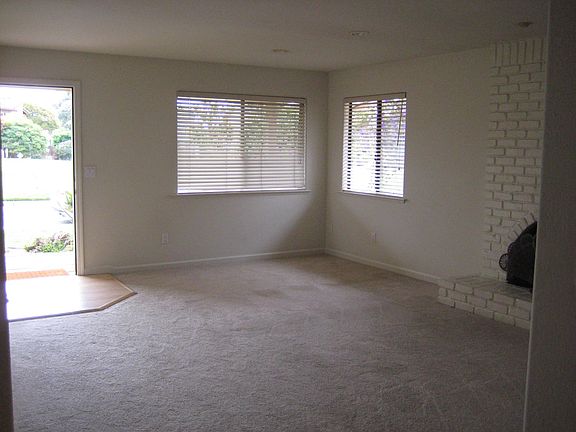 3rd image of 213 Via Lantana #213