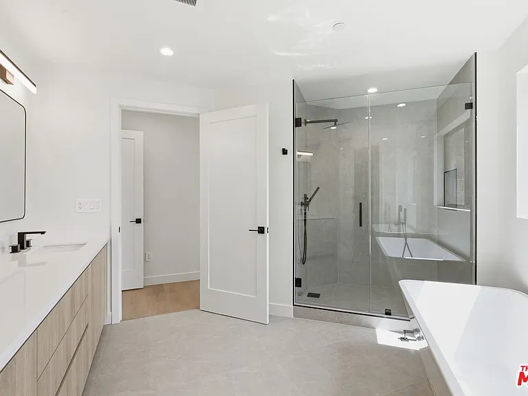 3845 Don Tomaso — Photo 26