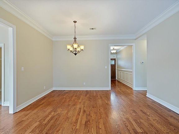 4th image of 2548 Halleck Ln