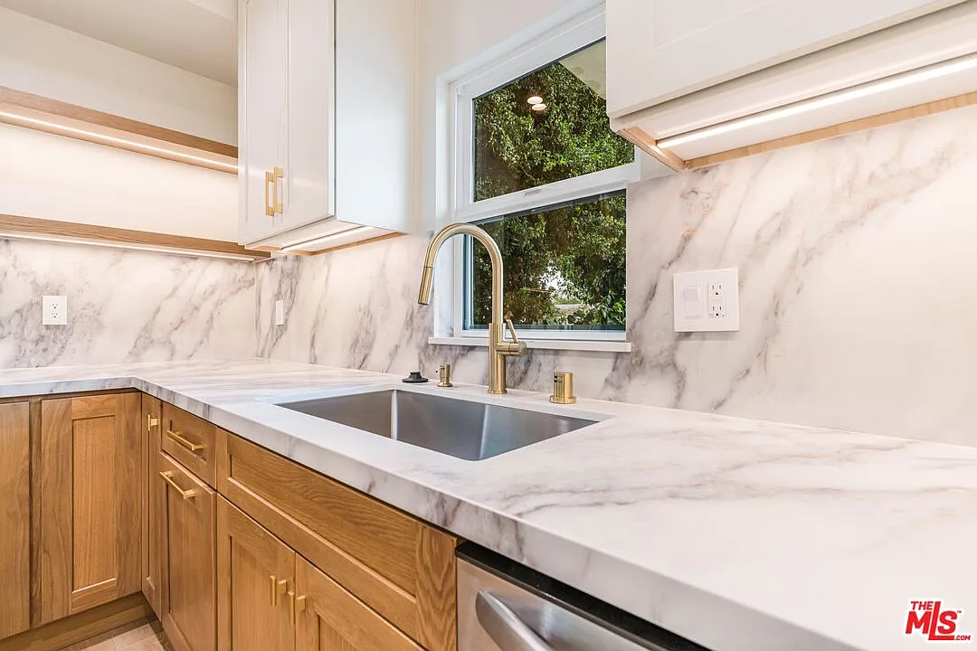 3 bed, 2.0 bath, $6,000 — Photo 4