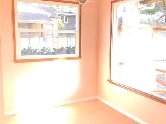 3rd image of 1611 Encino Ave