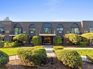 1000 E Orchard St APT 203, Mundelein, IL 60060