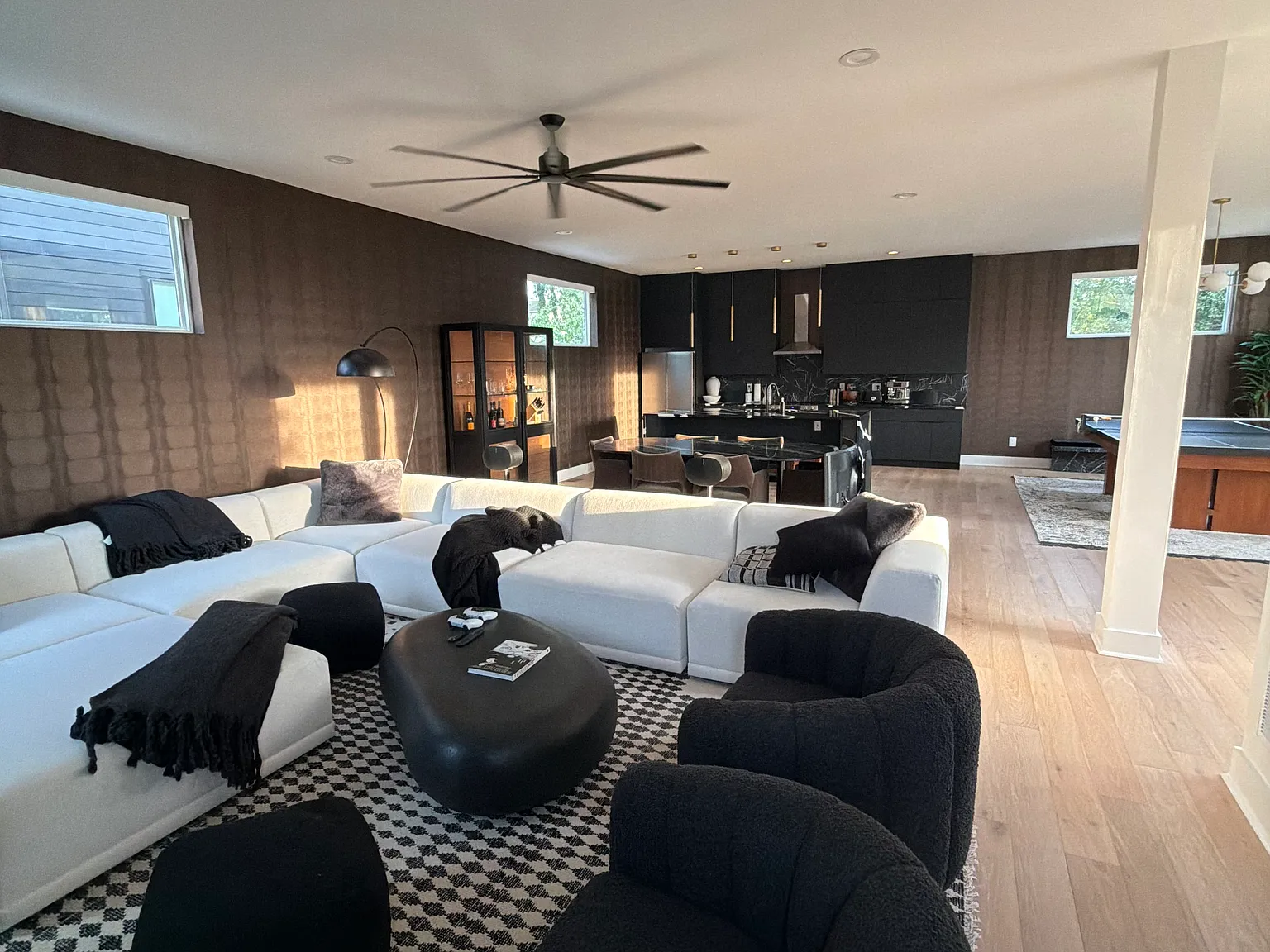 4 bed, 3249 sqft, $7,500 — Photo 2