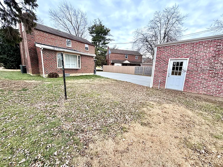 901 Cooke Ln — Photo 23