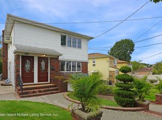 2 Holly St, Staten Island, NY 10304