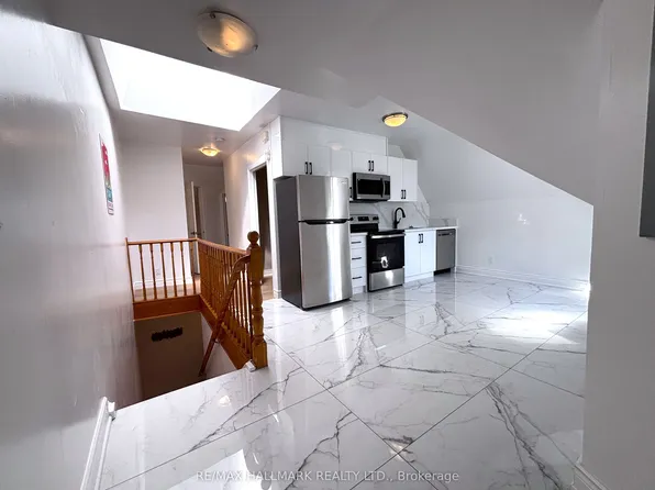 61 Cecil St #3, Toronto, ON M5T 1N5