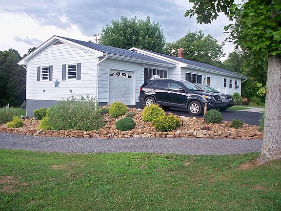 Front & Southeast end/Garage