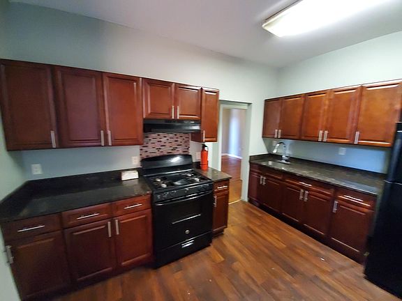 3rd image of 150 Broad St #1