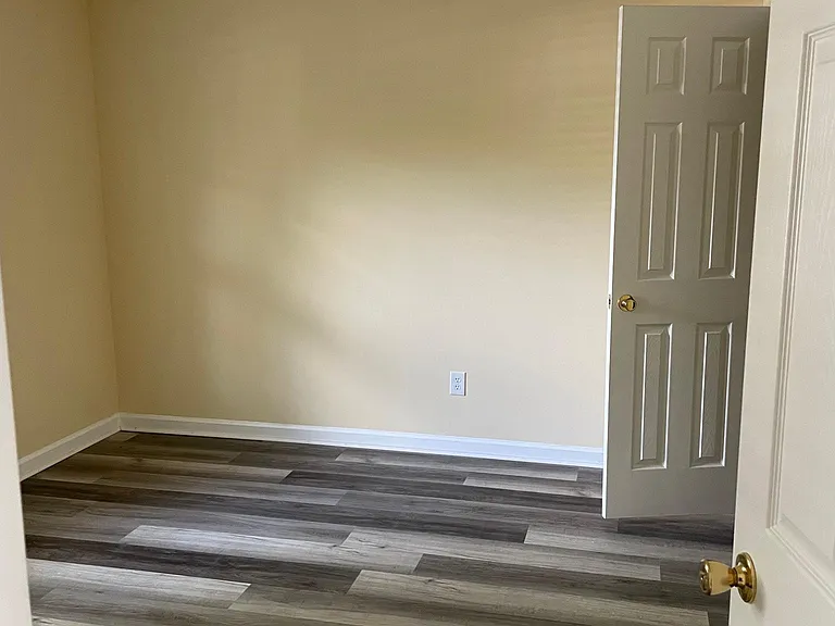 655 Brook Trl — Photo 5
