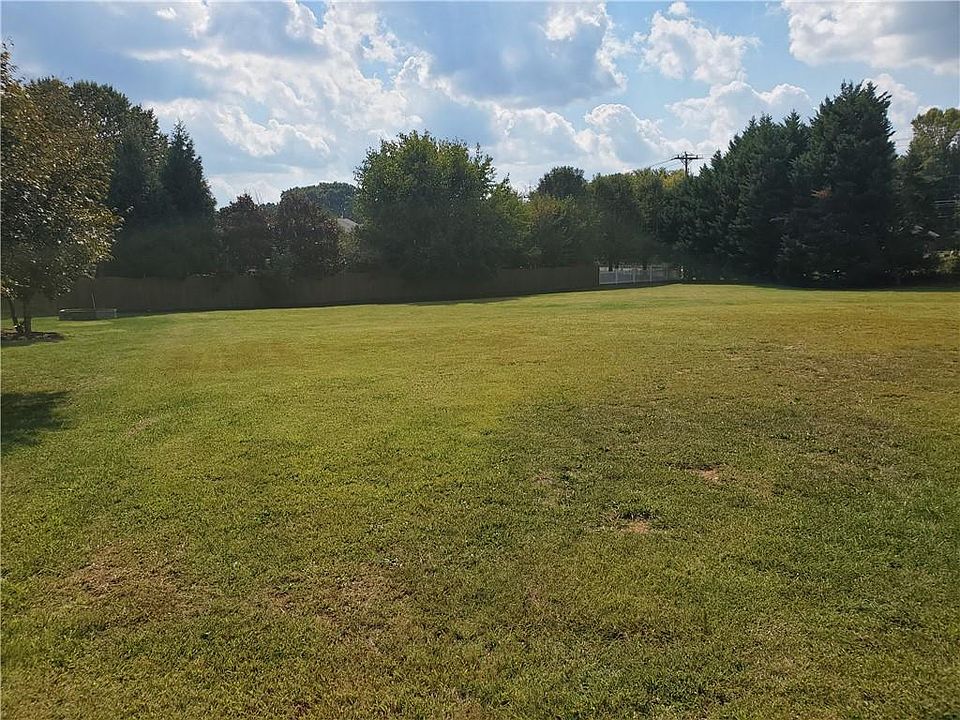 1st image of 508 Edmund Ct E