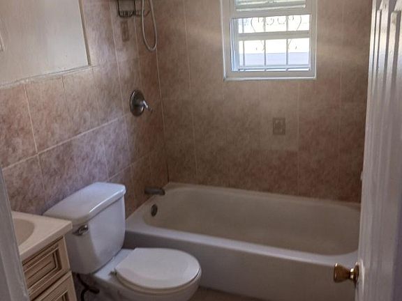 5th image of 10027 196th St