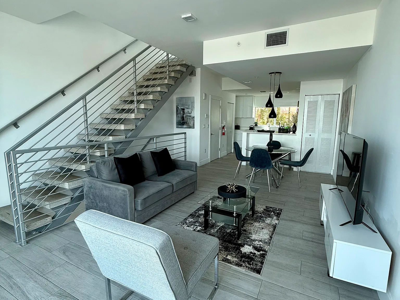 2 bed, 2.5 bath, 1500 sqft, $4,500 — Photo 4