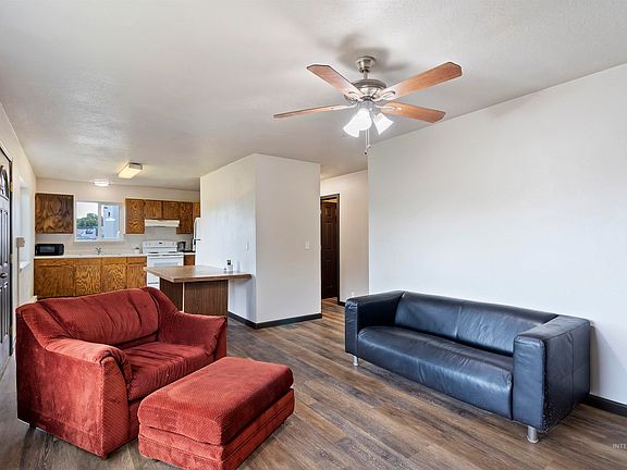 3rd image of 318 Pine St