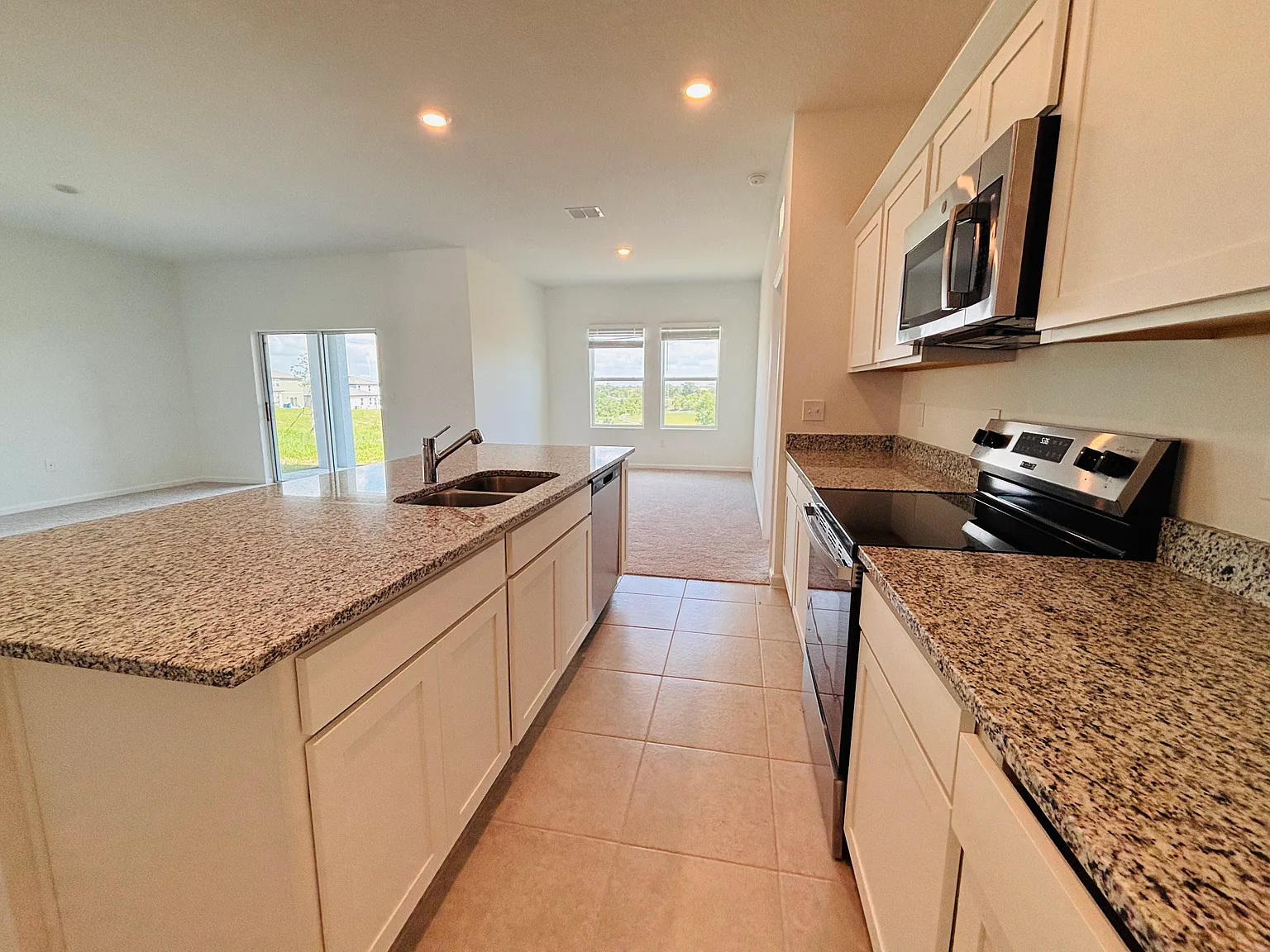 4 bed, 2316 sqft, $2,200 — Photo 4